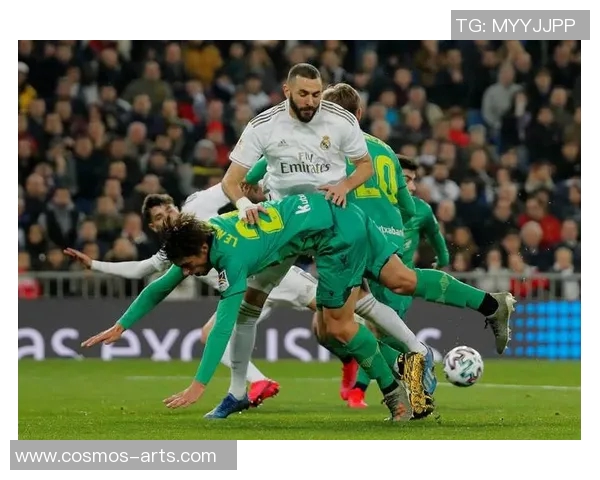 贝尔助攻皇马逆转皇家社会展现王者风范与团队精神 贝尔助攻皇马逆转皇家社会展现王者风范与团队精神